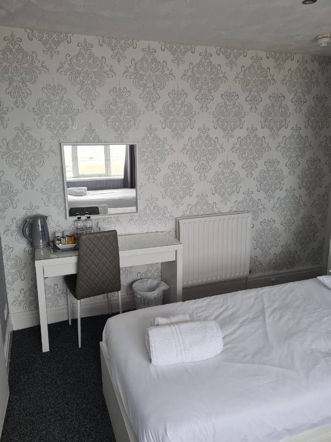 Queens Plaza Hotel Blackpool Exterior photo