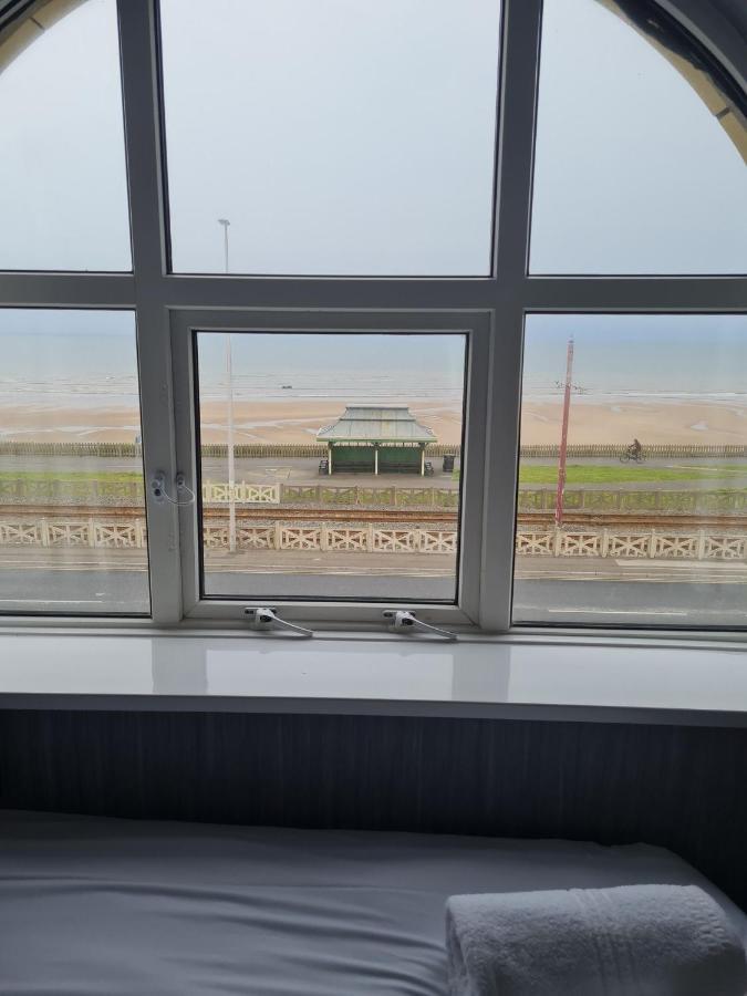 Queens Plaza Hotel Blackpool Exterior photo