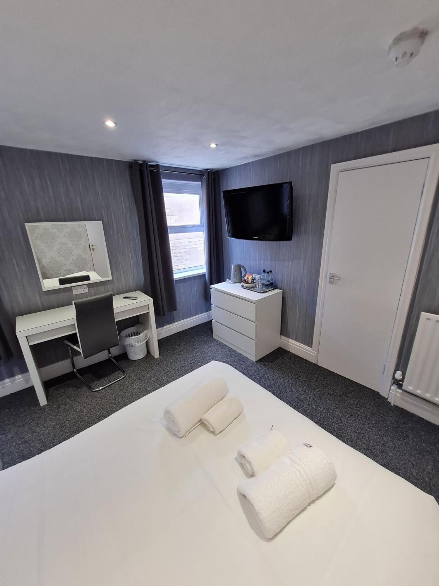 Queens Plaza Hotel Blackpool Exterior photo